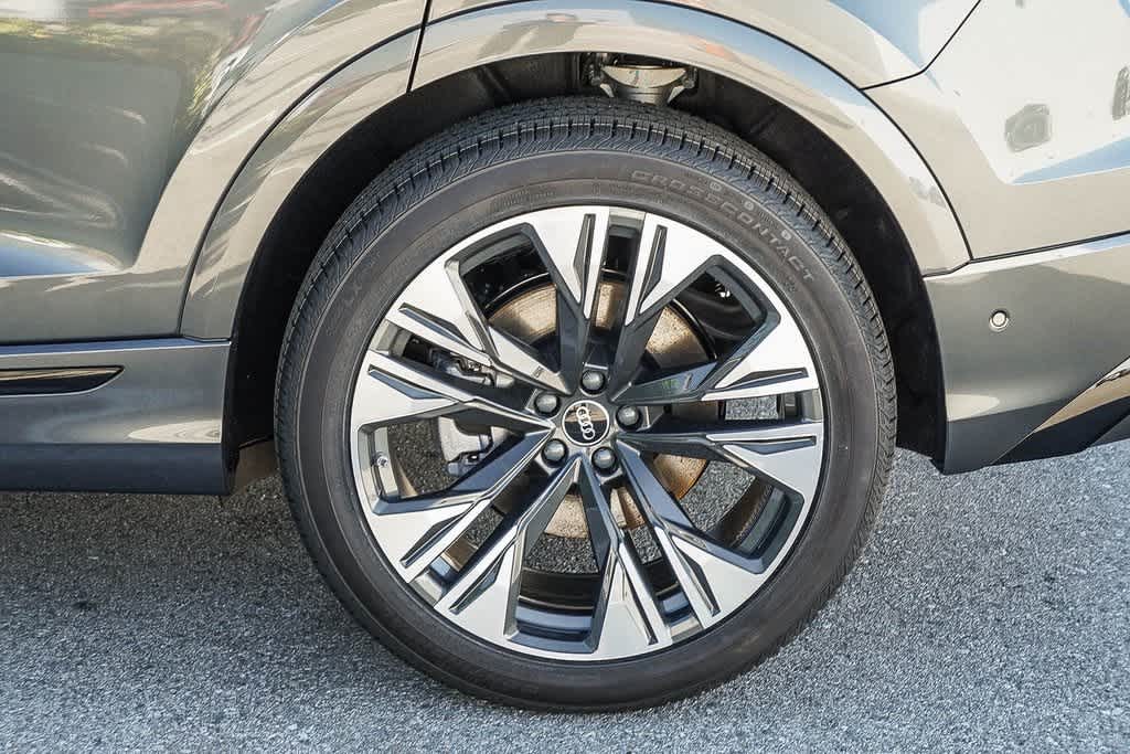 Thumbnail: 2026 Audi Q8 - 11