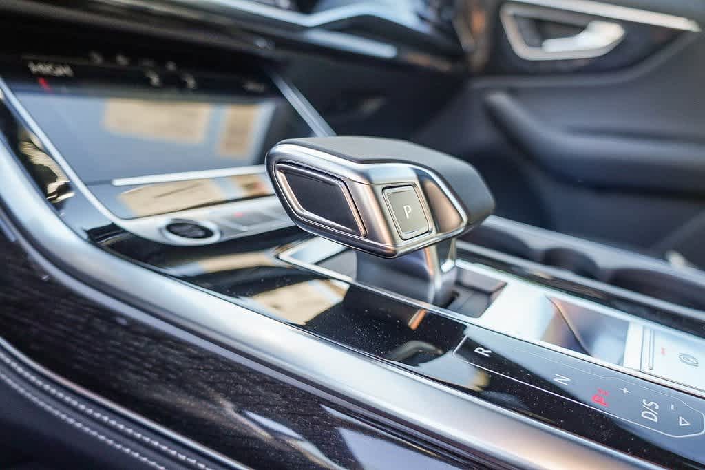 Thumbnail: 2026 Audi Q8 - 25