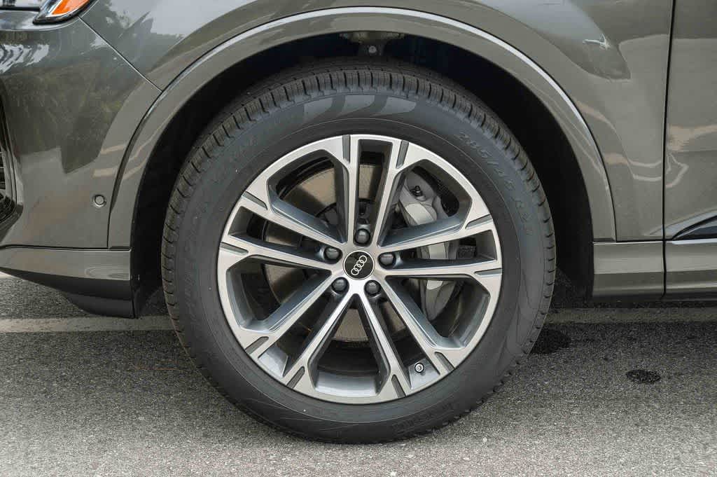 Thumbnail: 2026 Audi Q7 - 10