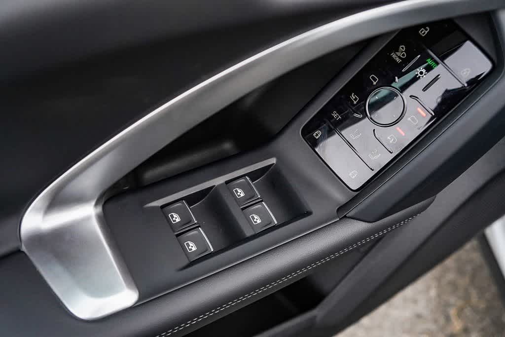 Thumbnail: 2025 Audi Q5 - 23