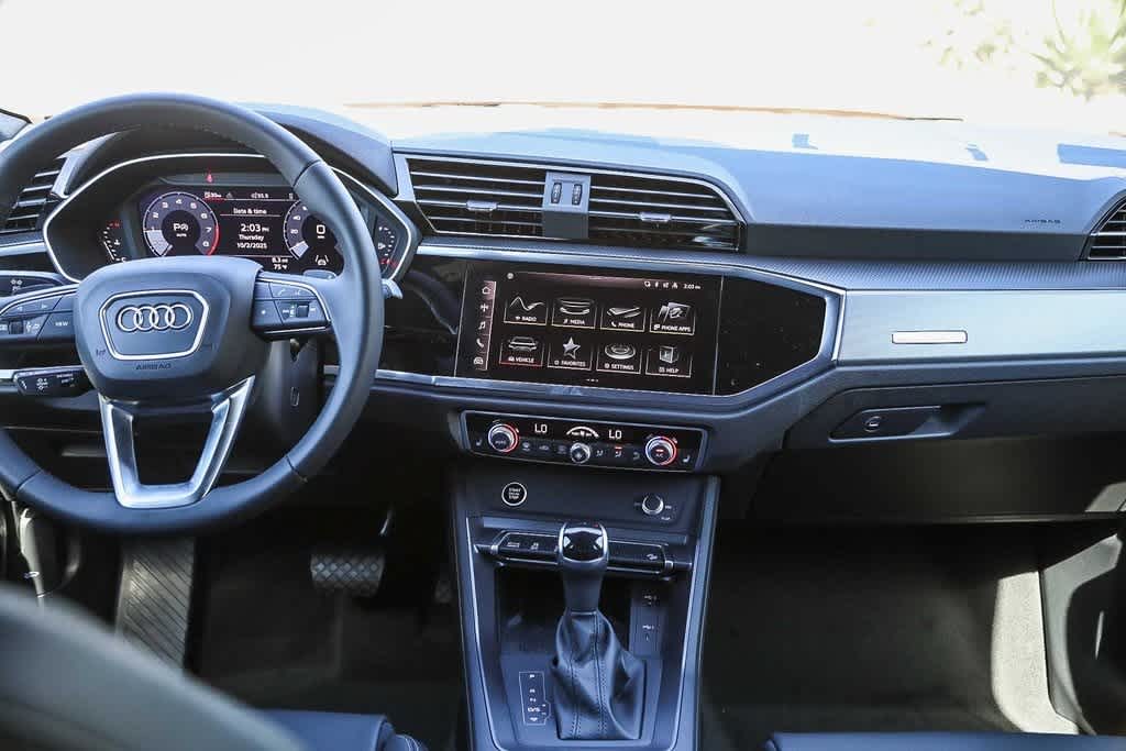 Thumbnail: 2025 Audi Q3 - 12