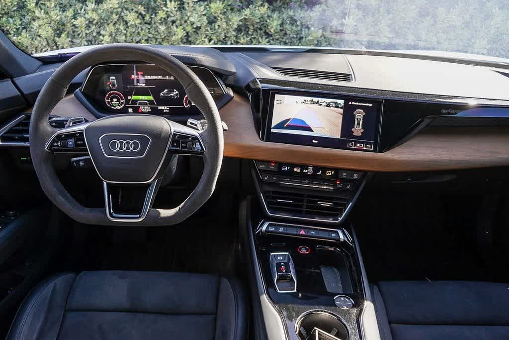 Thumbnail: 2022 Audi e-tron GT - 12