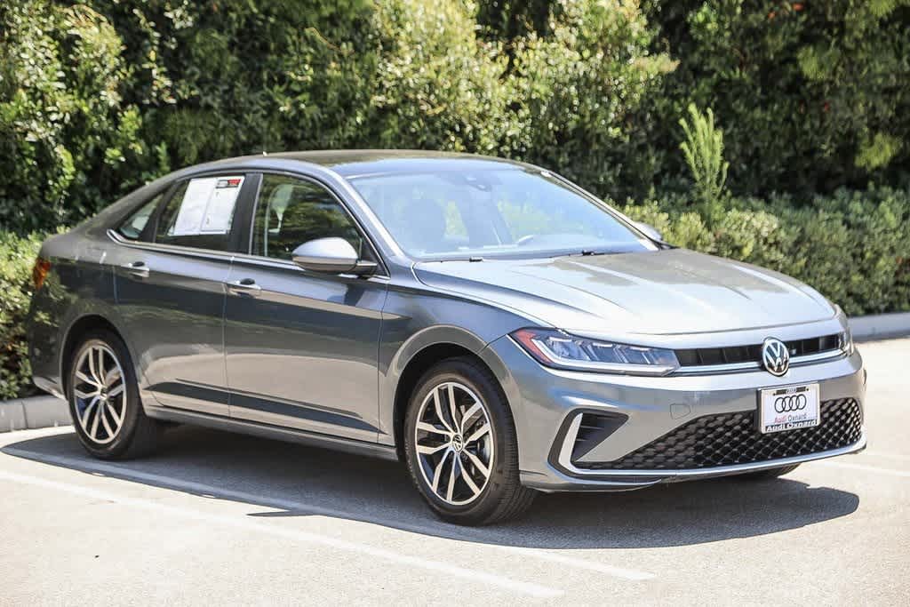 Thumbnail: 2025 Volkswagen Jetta - 3