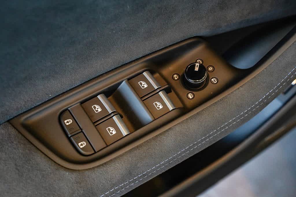 Thumbnail: 2026 Audi RS Q8 - 23