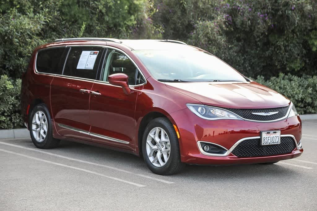 Thumbnail: 2019 Chrysler Pacifica - 3