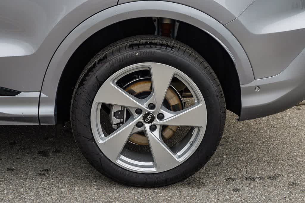 Thumbnail: 2025 Audi Q5 - 11