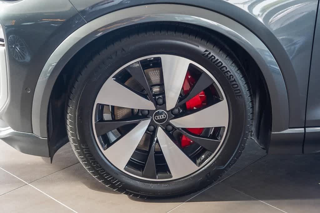 Thumbnail: 2025 Audi SQ6 e-tron - 10