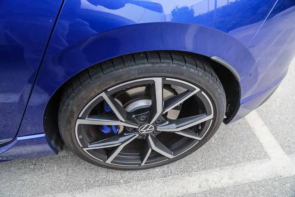 Thumbnail: 2023 Volkswagen Golf - 9