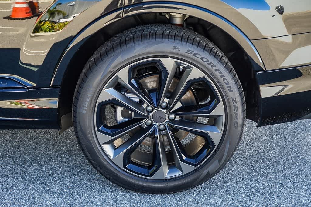 Thumbnail: 2026 Audi Q7 - 11