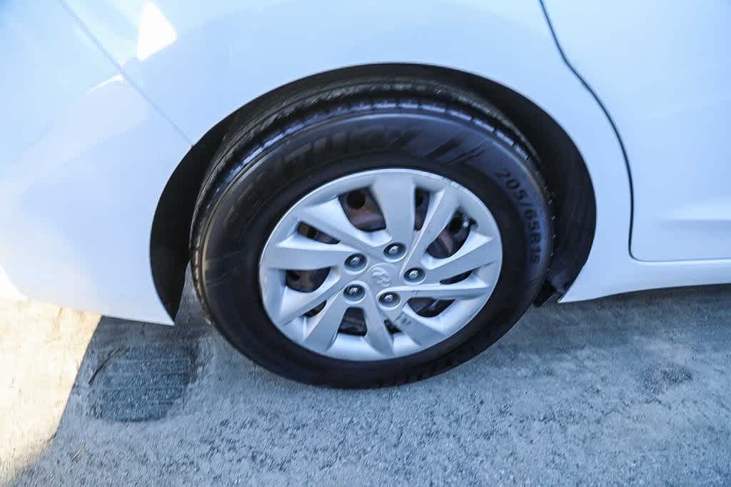 Thumbnail: 2017 Hyundai Elantra - 12