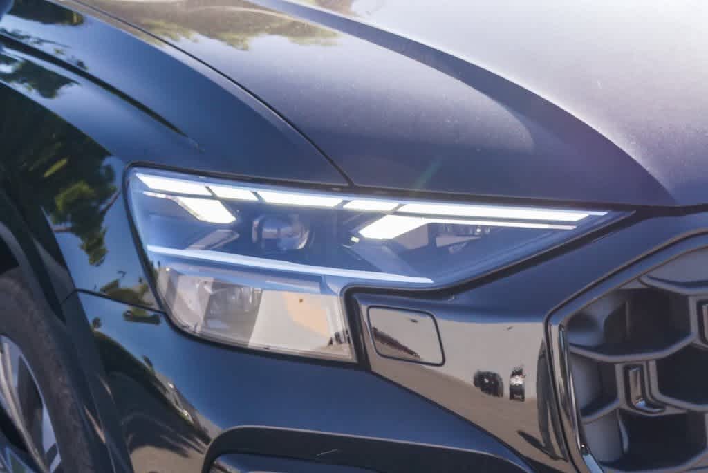 Thumbnail: 2026 Audi Q8 - 4