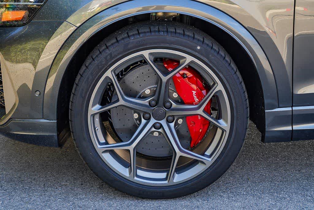 Thumbnail: 2026 Audi RS Q8 - 10