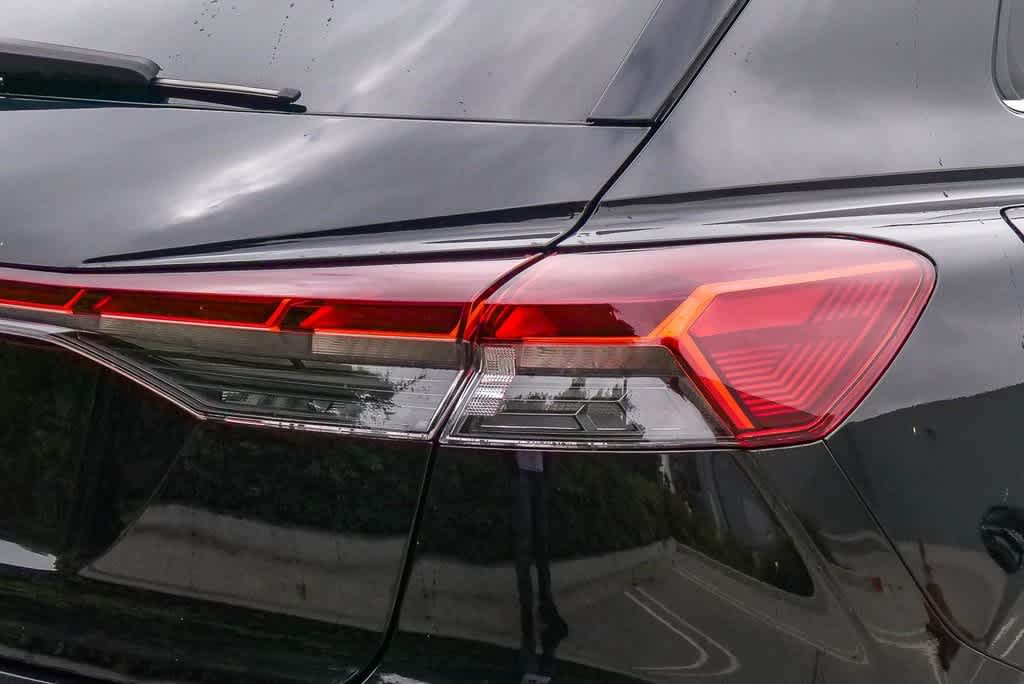 Thumbnail: 2023 Audi Q4 e-tron - 12