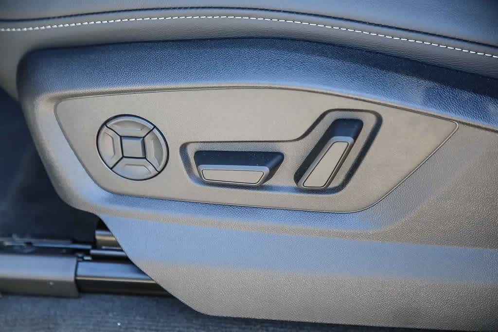 Thumbnail: 2025 Audi Q8 - 18