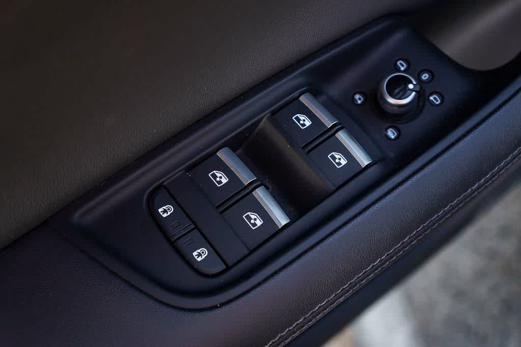 Thumbnail: 2023 Audi Q7 - 23