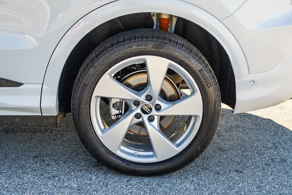 Thumbnail: 2025 Audi Q5 - 11