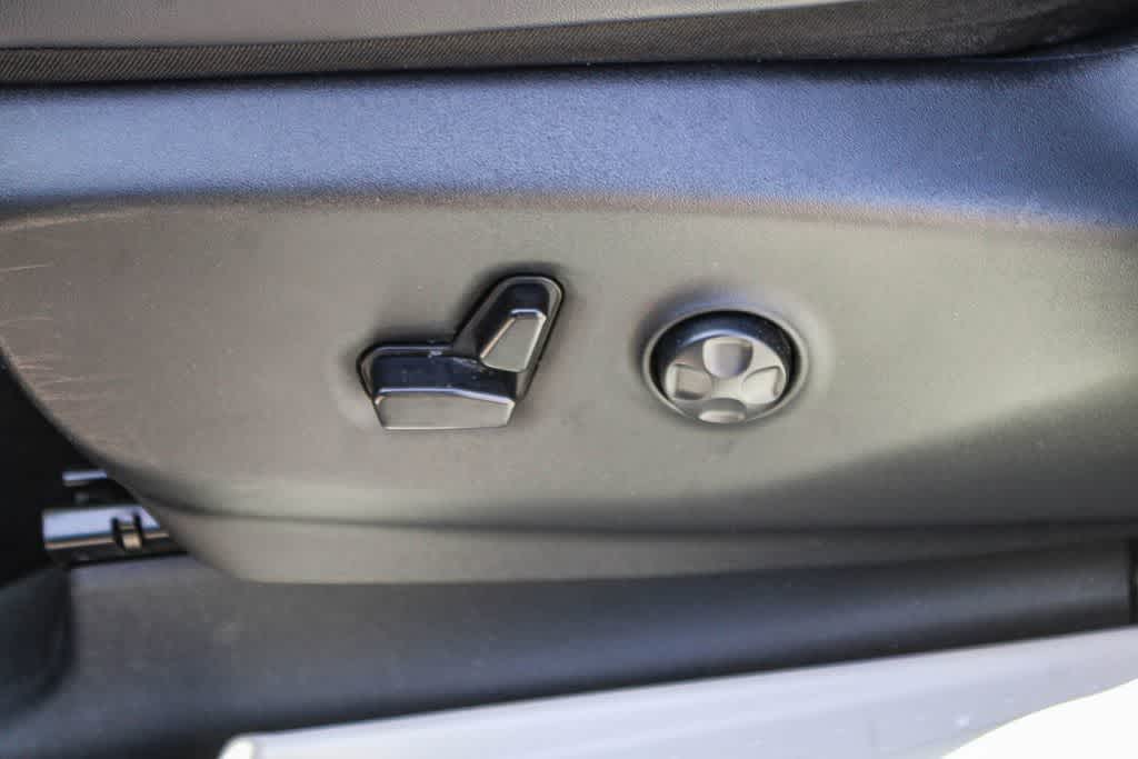 Thumbnail: 2023 Chrysler Pacifica - 20