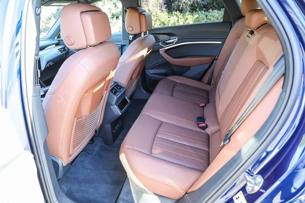 Thumbnail: 2022 Audi e-tron - 17