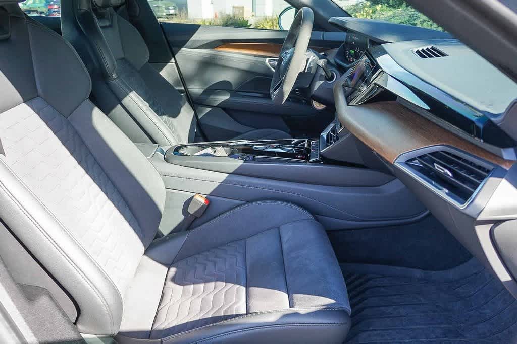 Thumbnail: 2022 Audi e-tron GT - 15