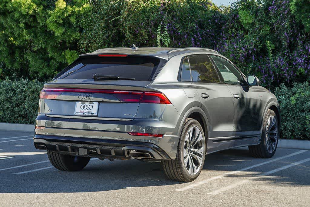 Thumbnail: 2026 Audi Q8 - 4