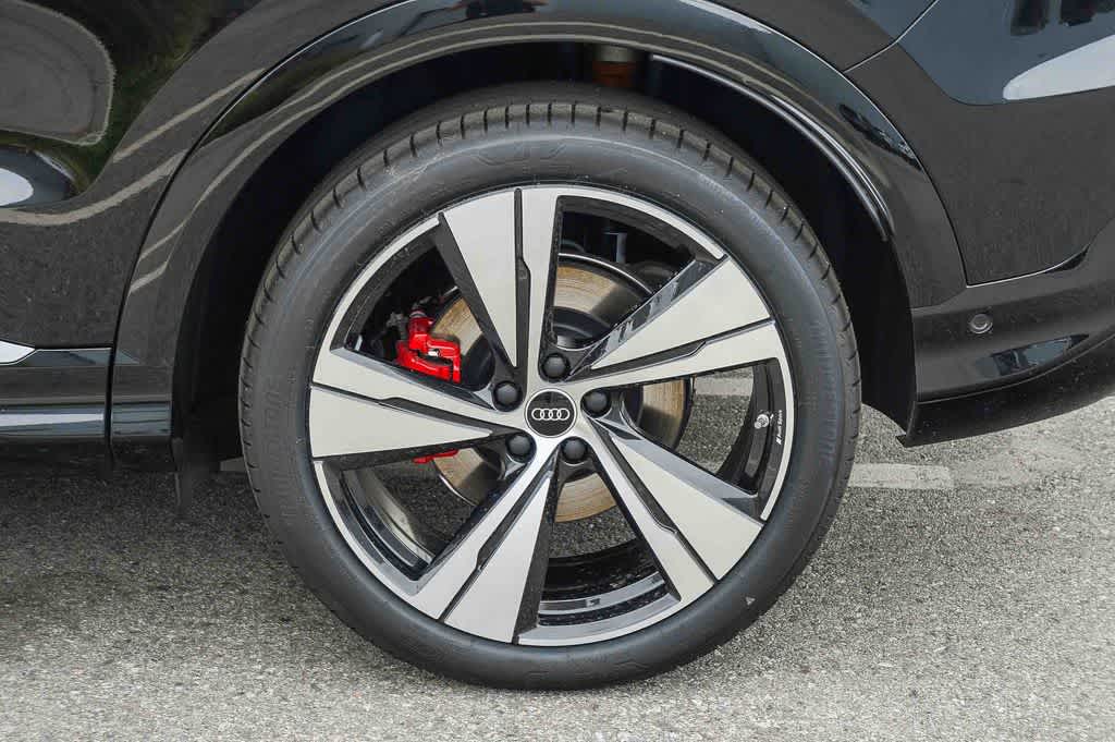Thumbnail: 2026 Audi SQ5 - 11