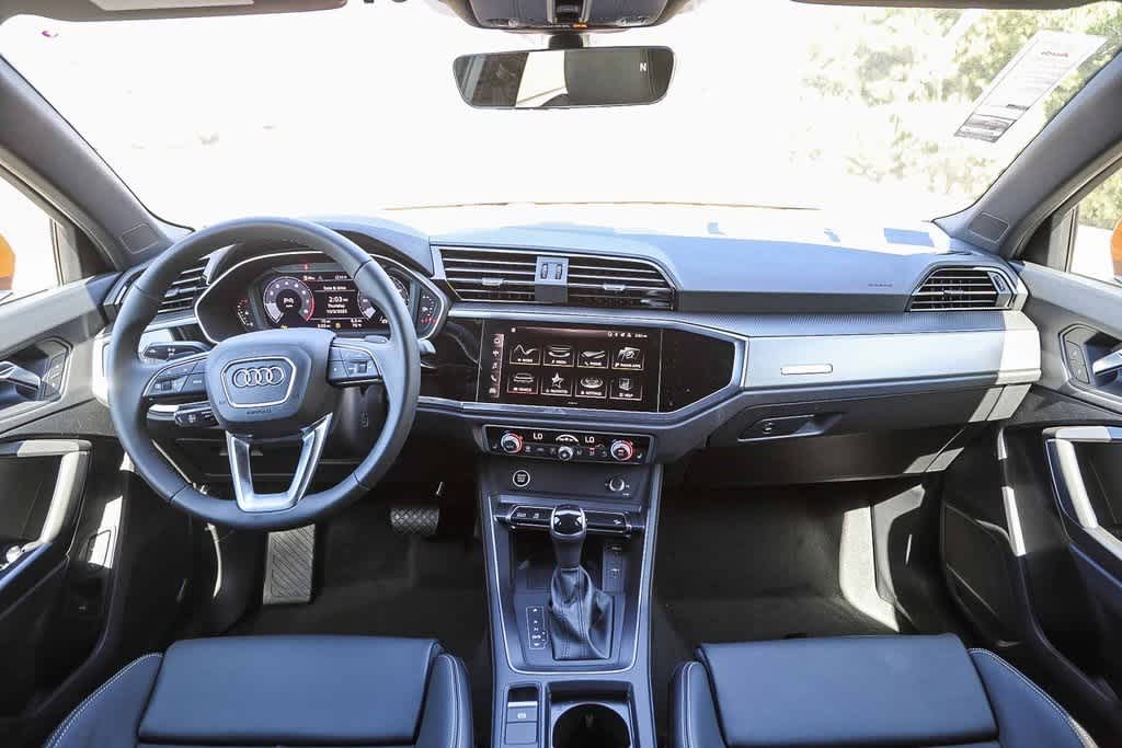 Thumbnail: 2025 Audi Q3 - 11