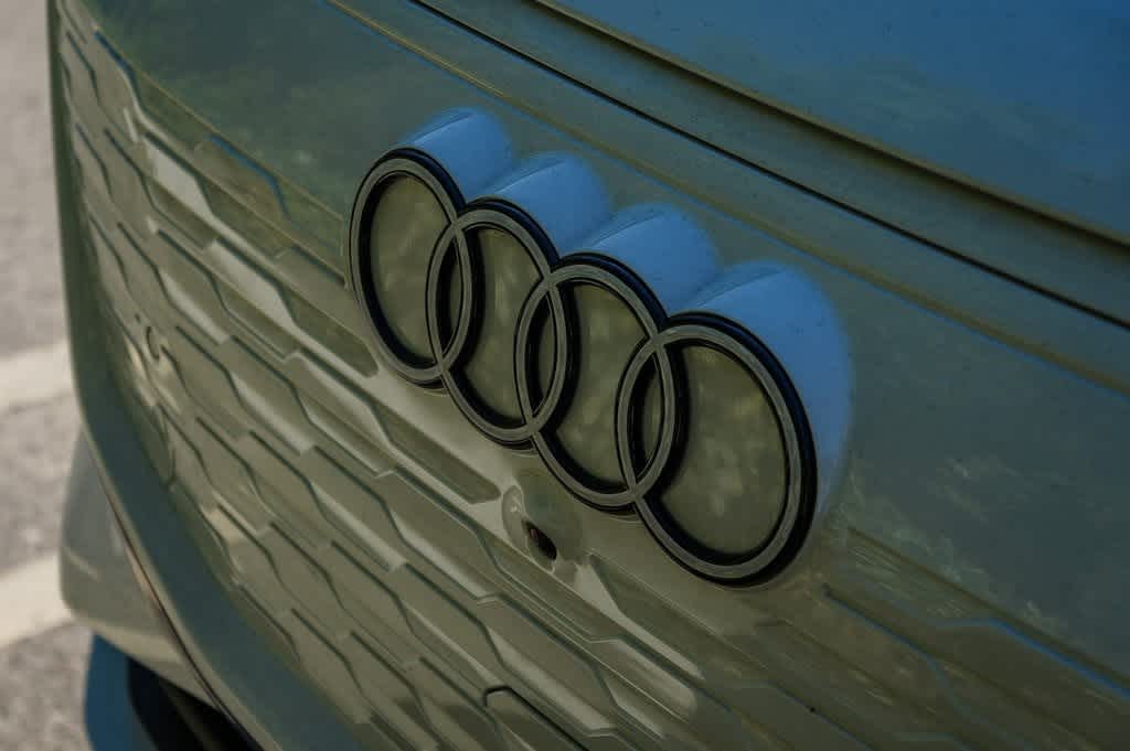Thumbnail: 2025 Audi Q6 e-tron - 9