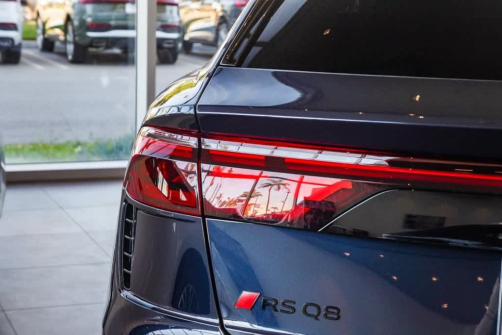 Thumbnail: 2026 Audi RS Q8 - 7