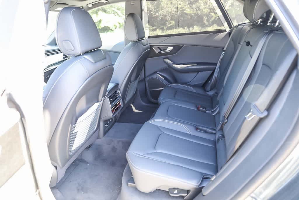 Thumbnail: 2025 Audi Q8 - 17