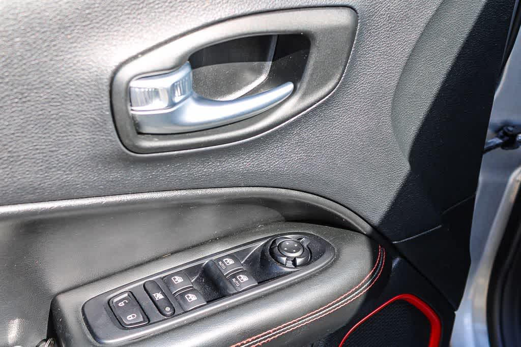 Thumbnail: 2020 Jeep Compass - 15