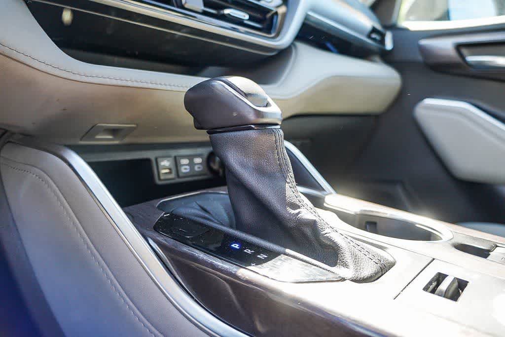 Thumbnail: 2022 Toyota Highlander - 25