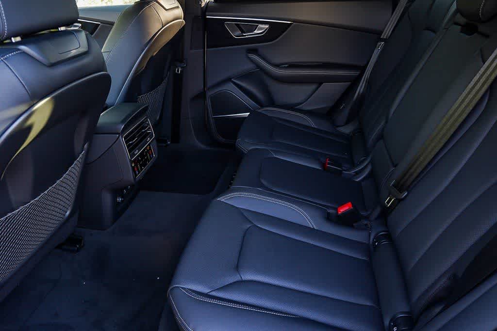 Thumbnail: 2026 Audi Q8 - 21