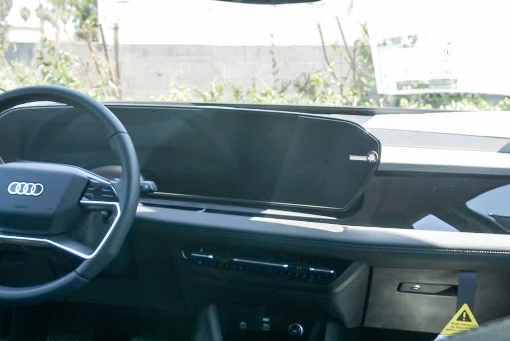Thumbnail: 2025 Audi Q6 e-tron - 13