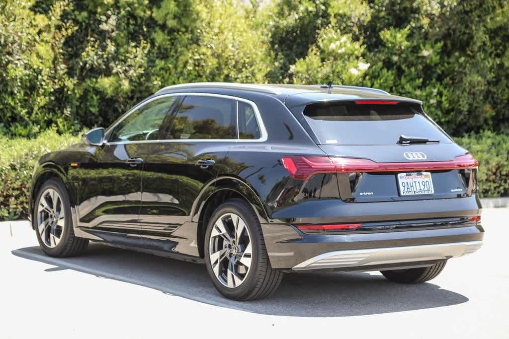 Thumbnail: 2022 Audi e-tron - 6