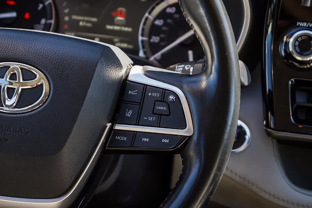 Thumbnail: 2022 Toyota Highlander - 17