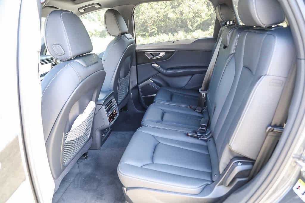 Thumbnail: 2025 Audi Q7 - 17