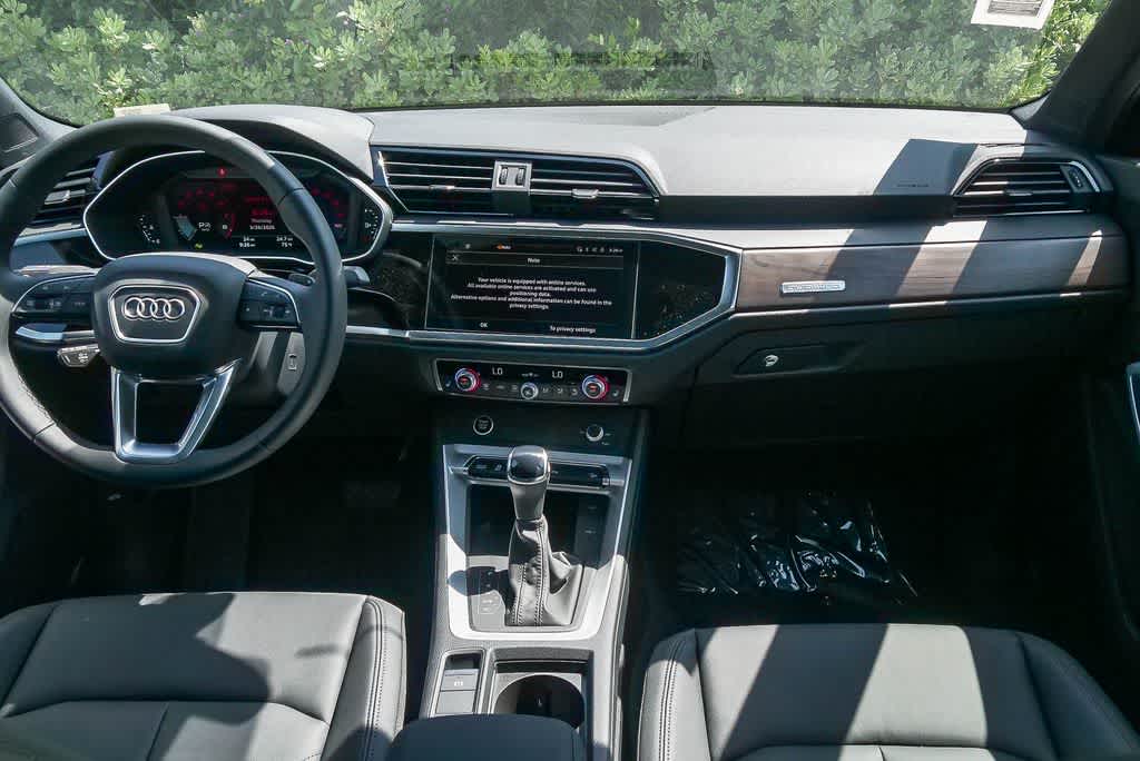 Thumbnail: 2025 Audi Q3 - 12