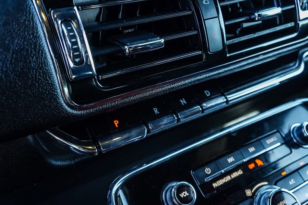 Thumbnail: 2021 Lincoln Navigator - 21