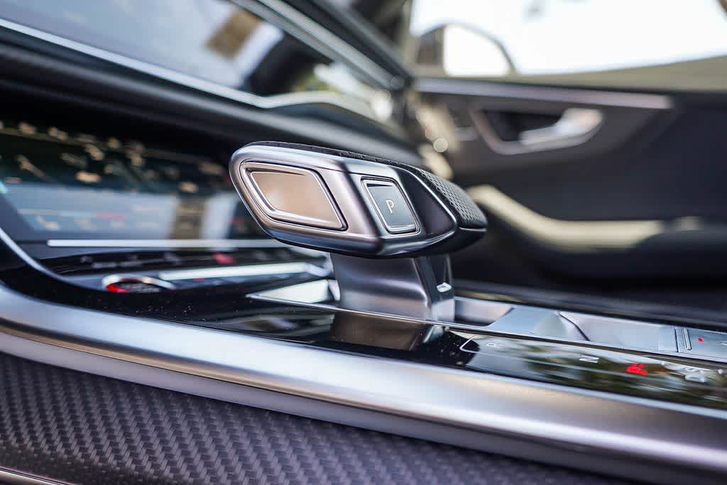Thumbnail: 2026 Audi RS Q8 - 25