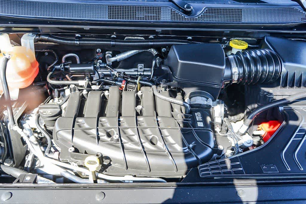 Thumbnail: 2020 Chrysler Voyager - 29