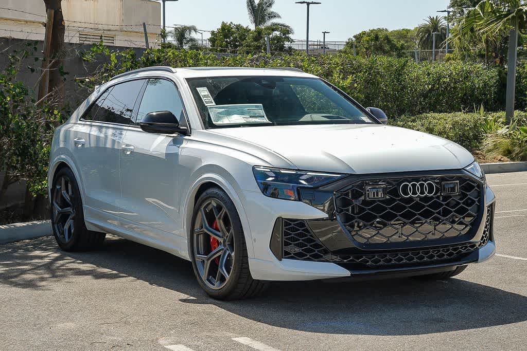 Thumbnail: 2026 Audi RS Q8 - 3