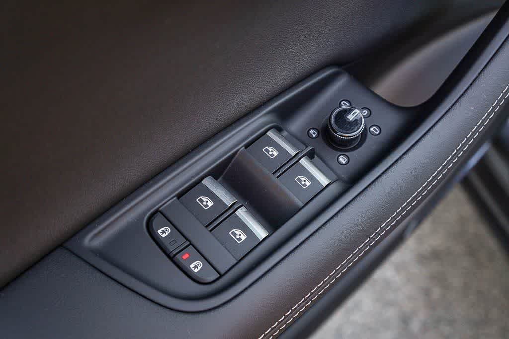 Thumbnail: 2026 Audi Q8 - 23