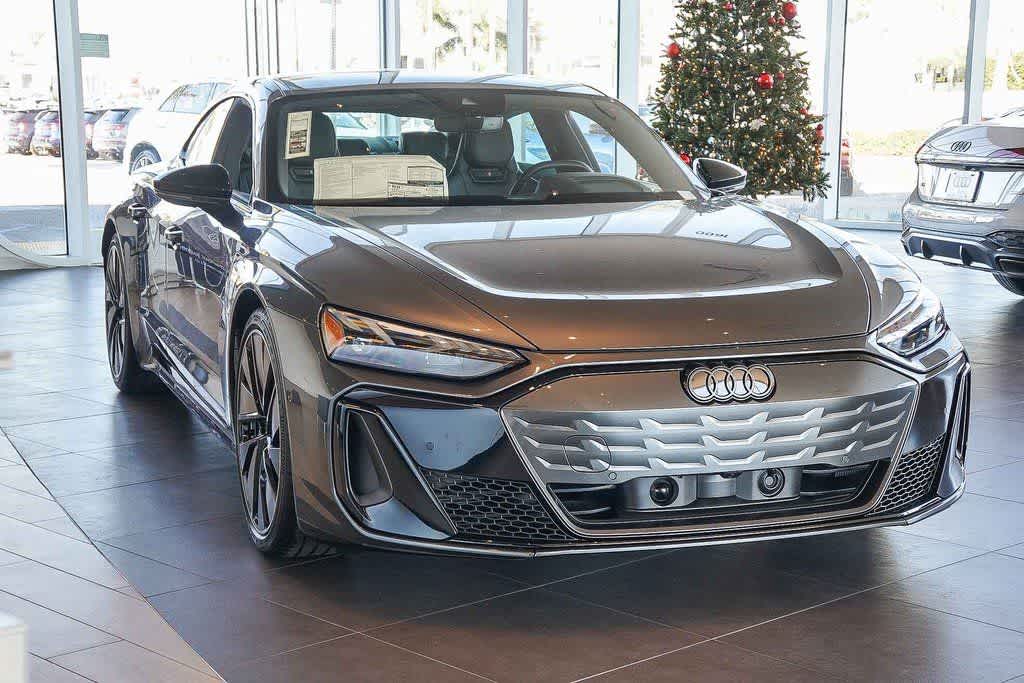 Thumbnail: 2026 Audi e-tron GT - 3