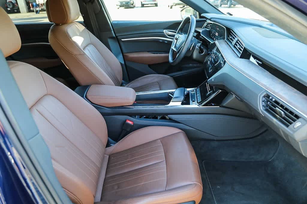 Thumbnail: 2022 Audi e-tron - 15