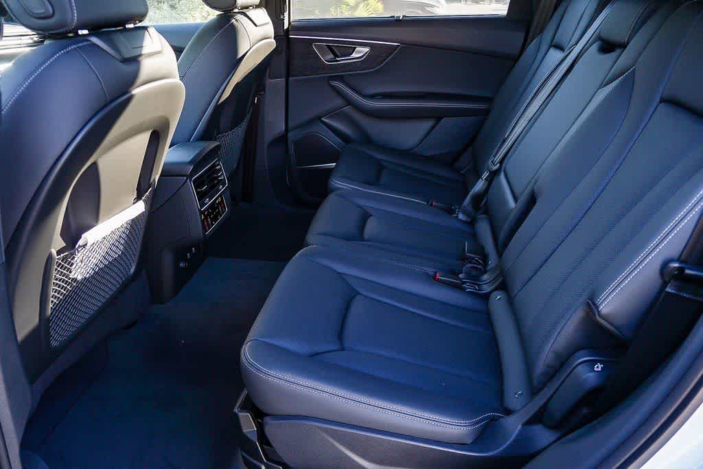 Thumbnail: 2026 Audi Q7 - 21