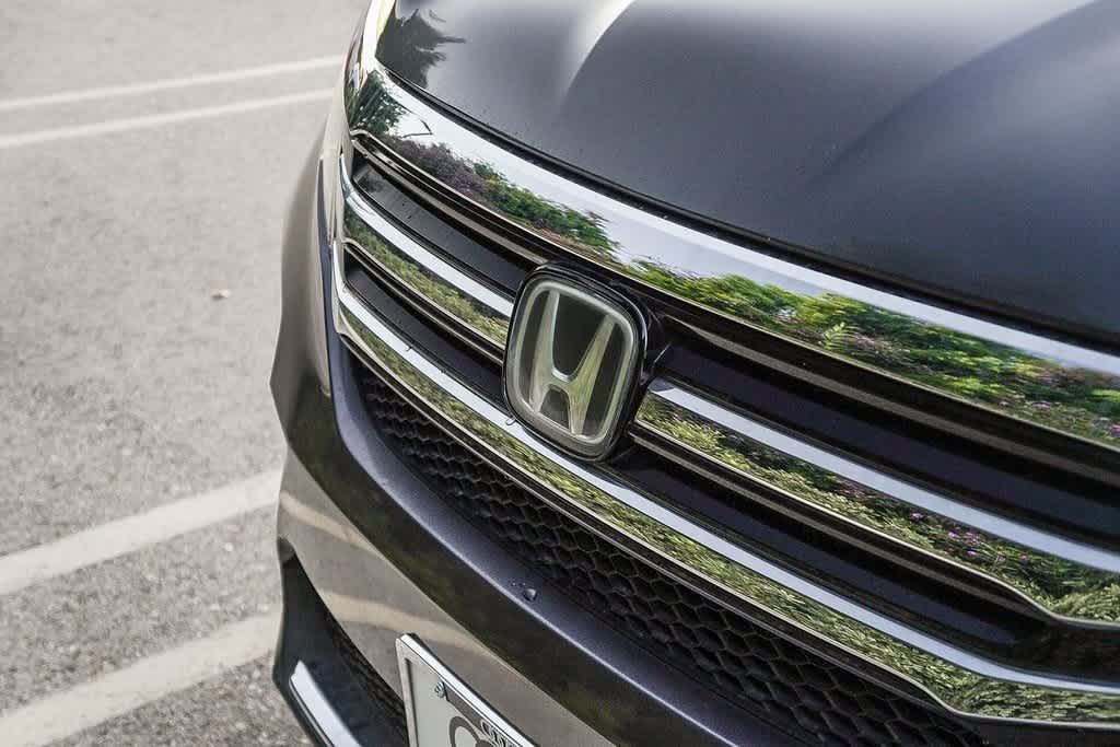 Thumbnail: 2017 Honda Pilot - 9