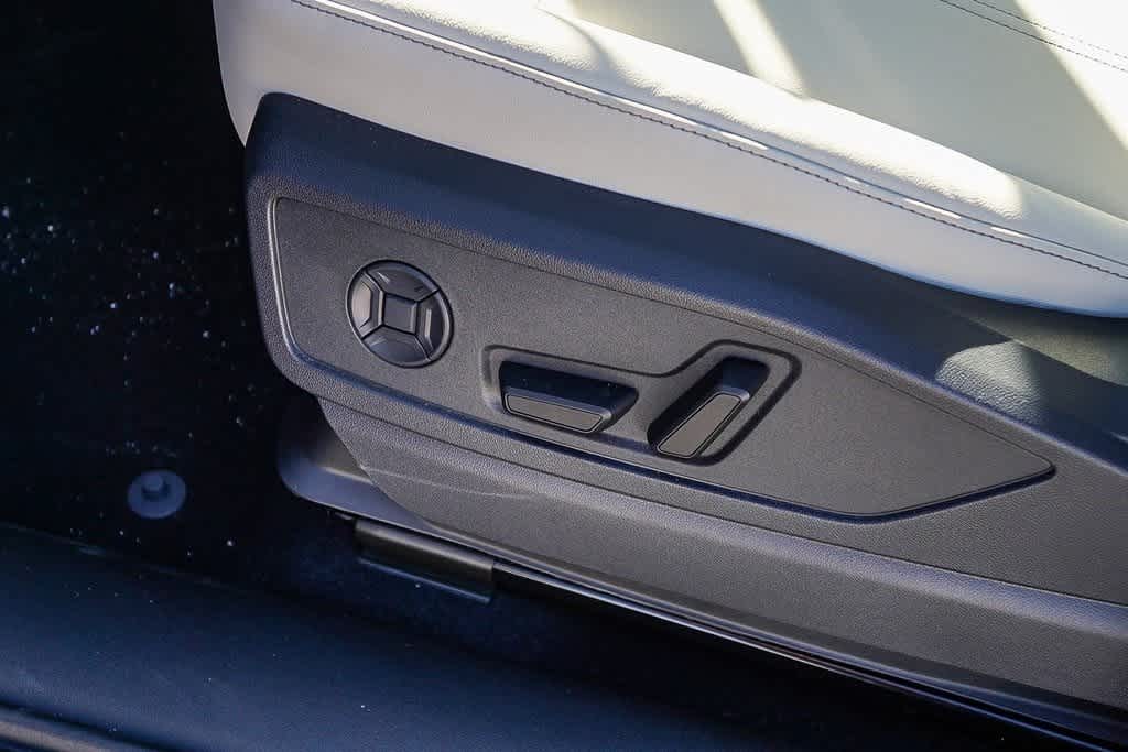 Thumbnail: 2025 Audi Q5 - 24