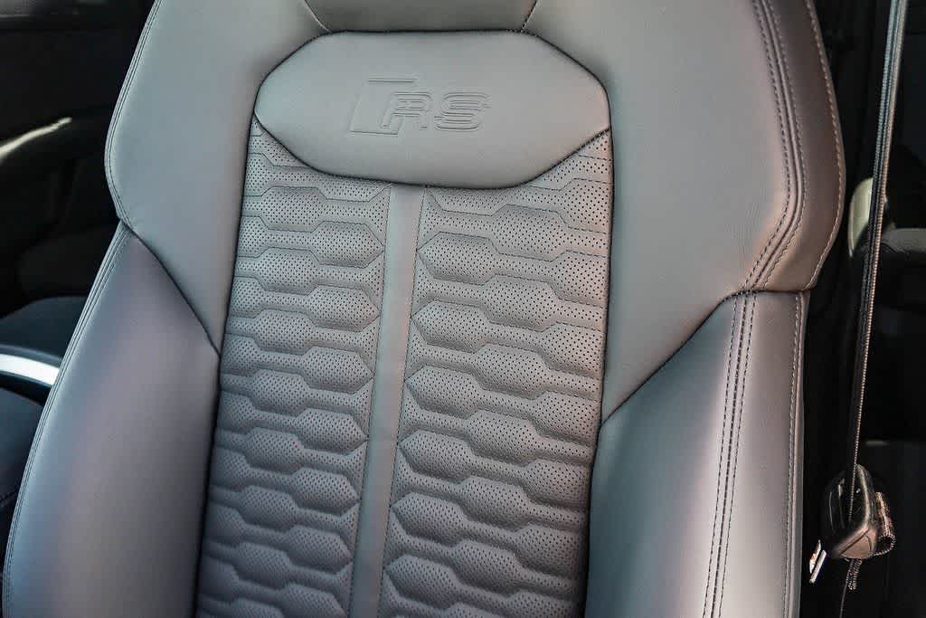 Thumbnail: 2026 Audi RS Q8 - 28