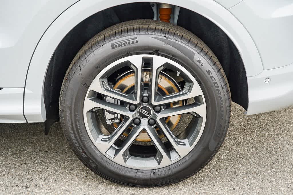 Thumbnail: 2025 Audi Q5 - 11