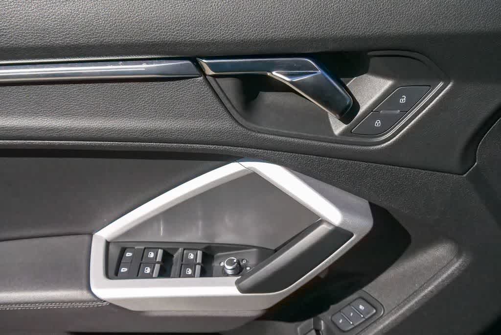 Thumbnail: 2023 Audi Q3 - 19